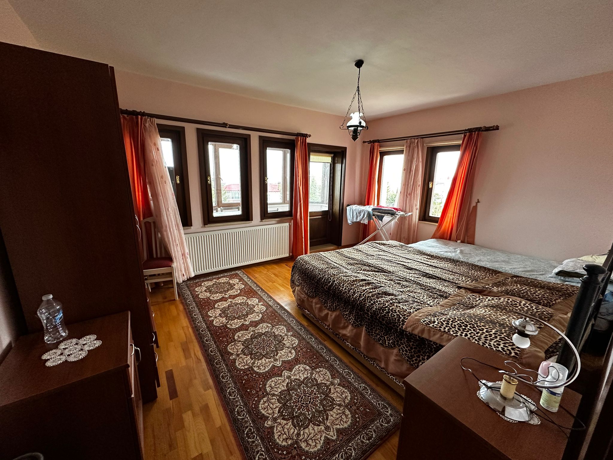 MABEL GAYRİMENKUL/ADACIKTA DENİZ MANZARALI 3 KATLI SATILIK VİLLA